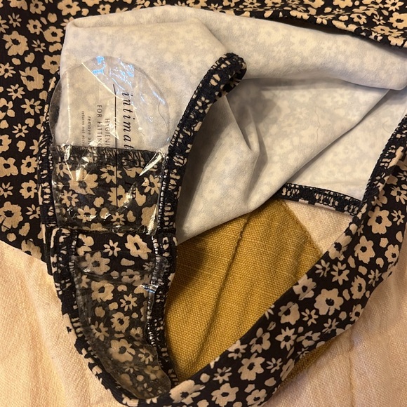 Free People Floral Thong Bodysuit black size M NWT - Picture 3 of 4